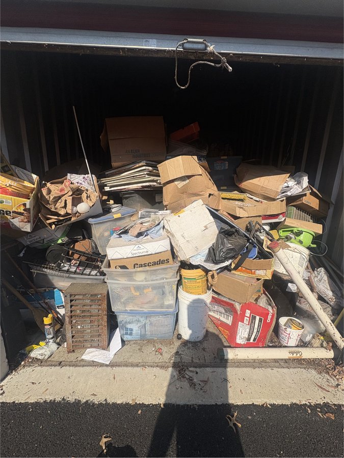 10 x 16 storage unit in Alexandria, VA