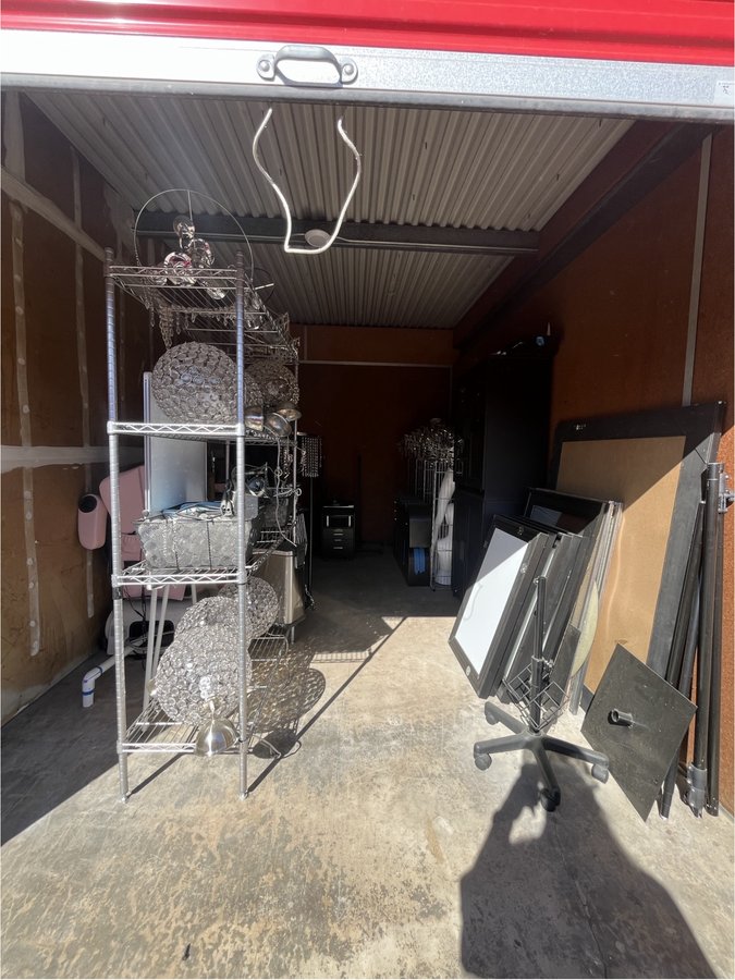 10 x 16 storage unit in Sacramento, CA