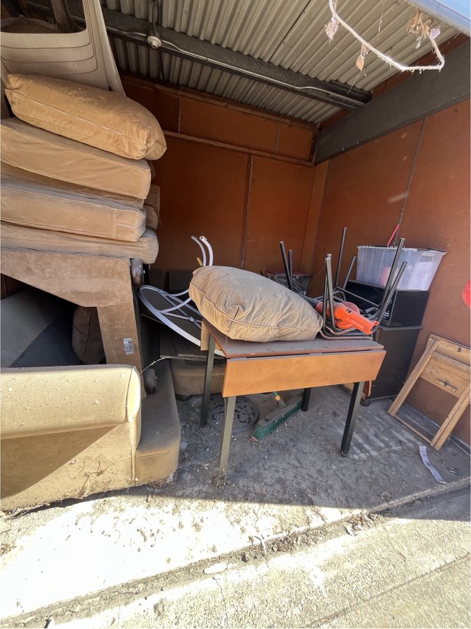 10 x 10 storage unit in Sacramento, CA