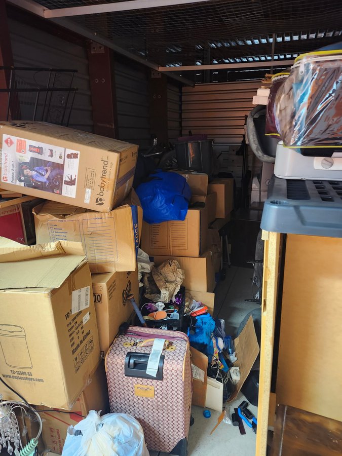 10 x 20 storage unit in Chantilly, VA