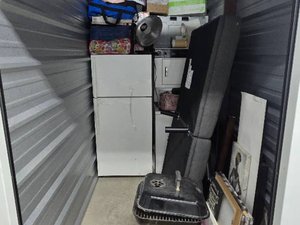 5 x 10 unit in North Aurora