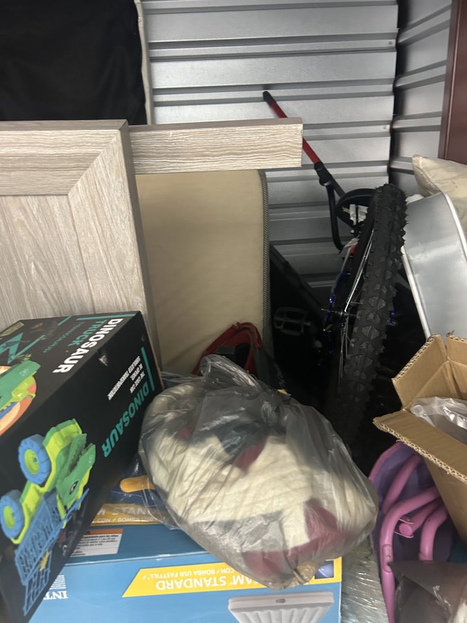 10 x 7 storage unit in Tomball, TX