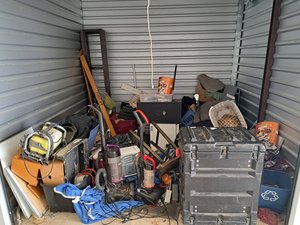 10 x 10 unit in San Antonio
