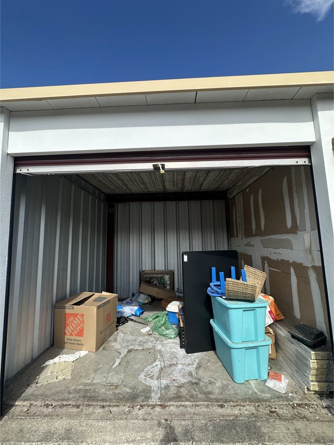 10 x 10 storage unit in Ocala, FL
