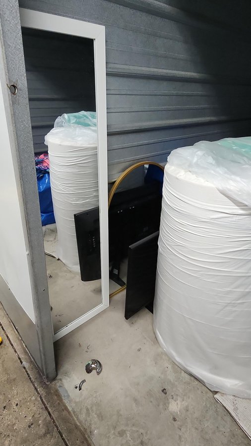 5 x 10 storage unit in Baltimore, MD