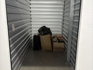 5 x 10 unit in Lynbrook