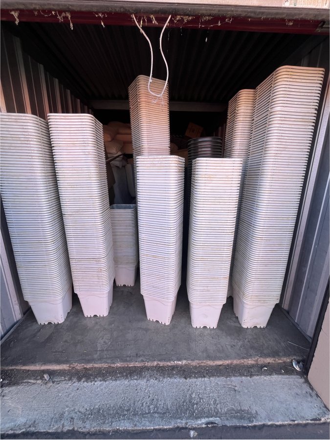 8 x 18 storage unit in Sacramento, CA