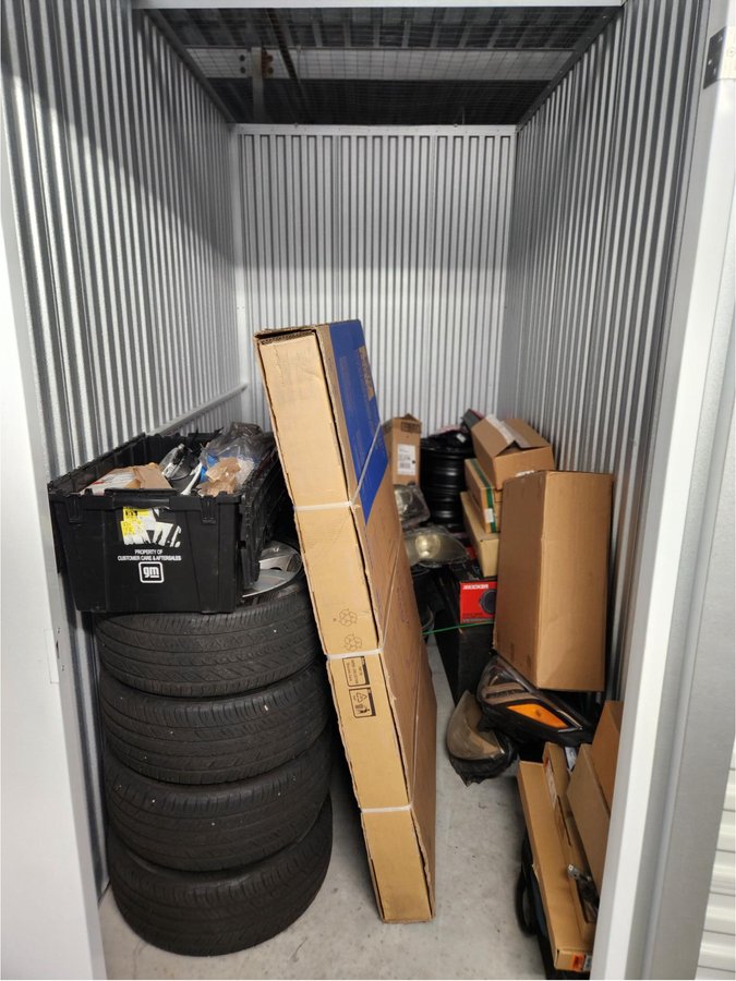 5 x 10 storage unit in Orlando, FL