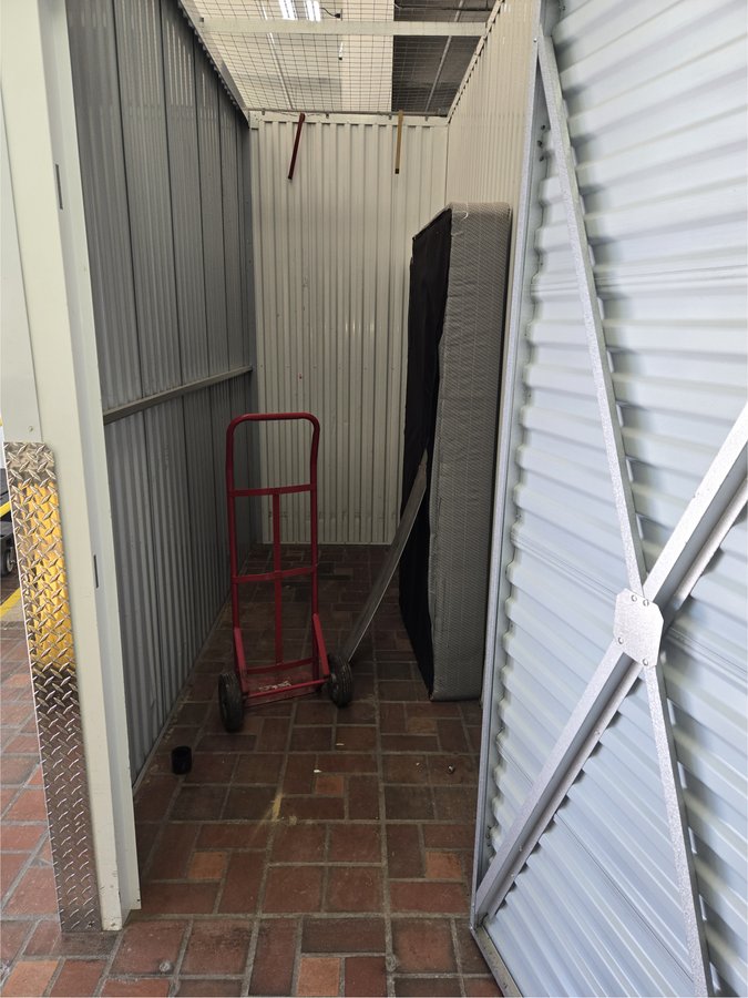 10 x 4 storage unit in Upper Darby, PA