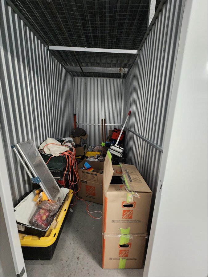 5 x 10 storage unit in Orlando, FL