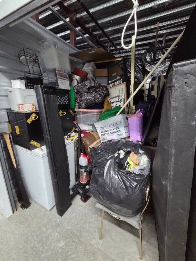 10 x 10 storage unit in Tallahassee, FL