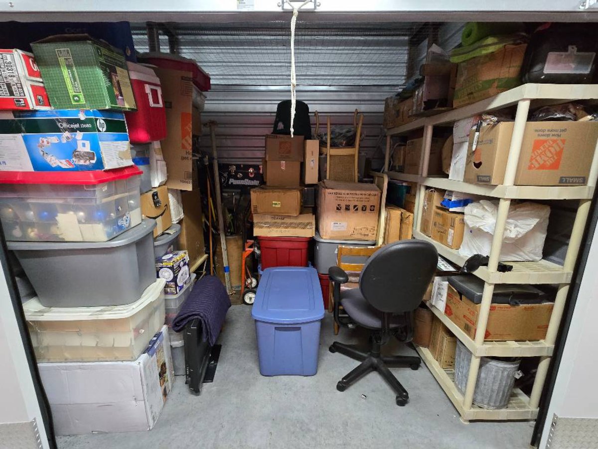 10 x 10 storage unit in Largo, FL