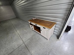 10 x 30 unit in Largo