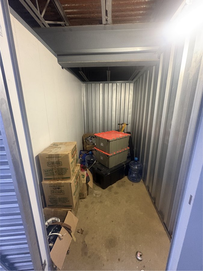5 x 10 storage unit in Alexandria, VA