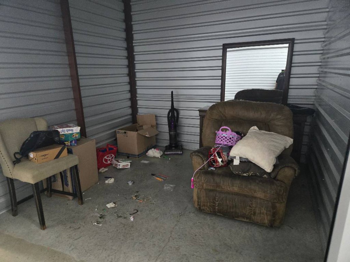 10 x 10 storage unit in Duncanville, TX
