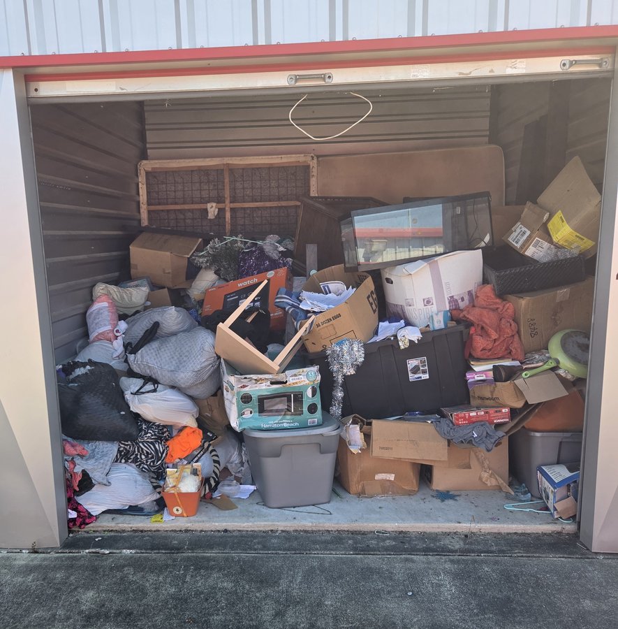 10 x 10 storage unit in Nederland, TX