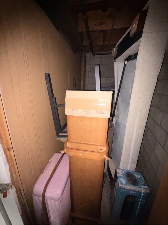 5 x 10 storage unit in Los Angeles, CA