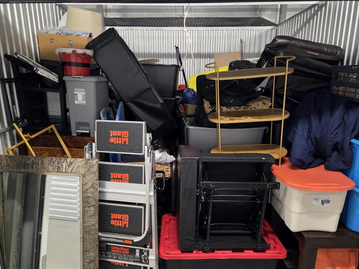 10 x 10 storage unit in Orlando, FL