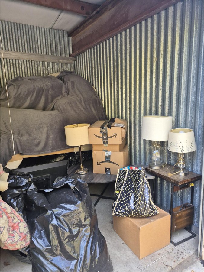 10 x 10 storage unit in Green Tree, PA