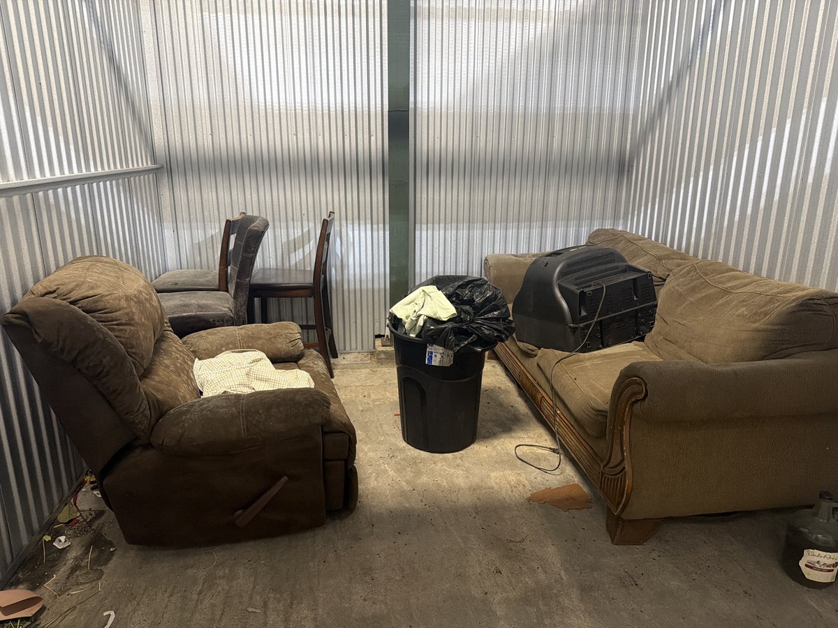 10 x 10 storage unit in Laurel, MS