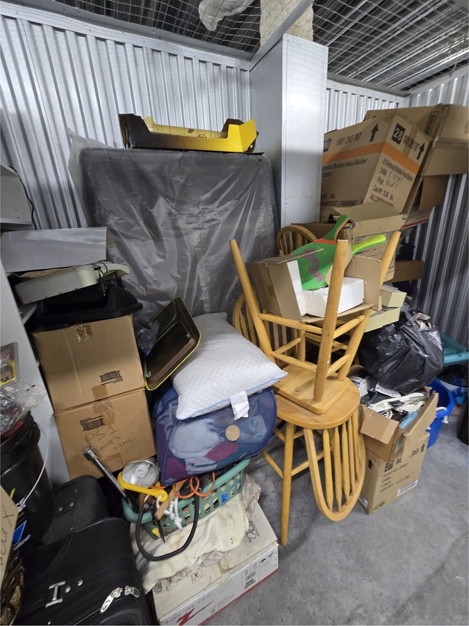 10 x 5 storage unit in Miami, FL