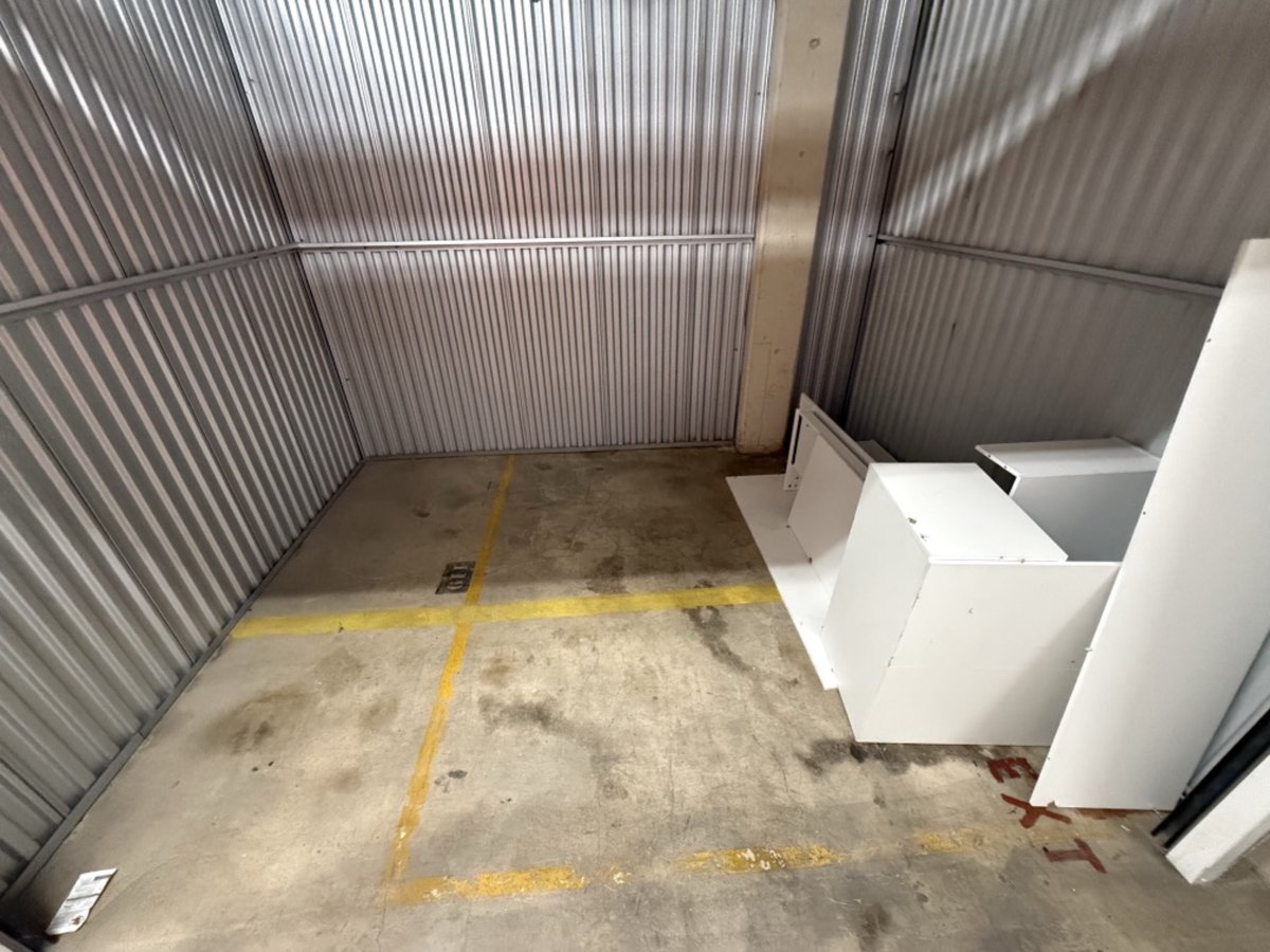 10 x 8 storage unit in Los Angeles, CA