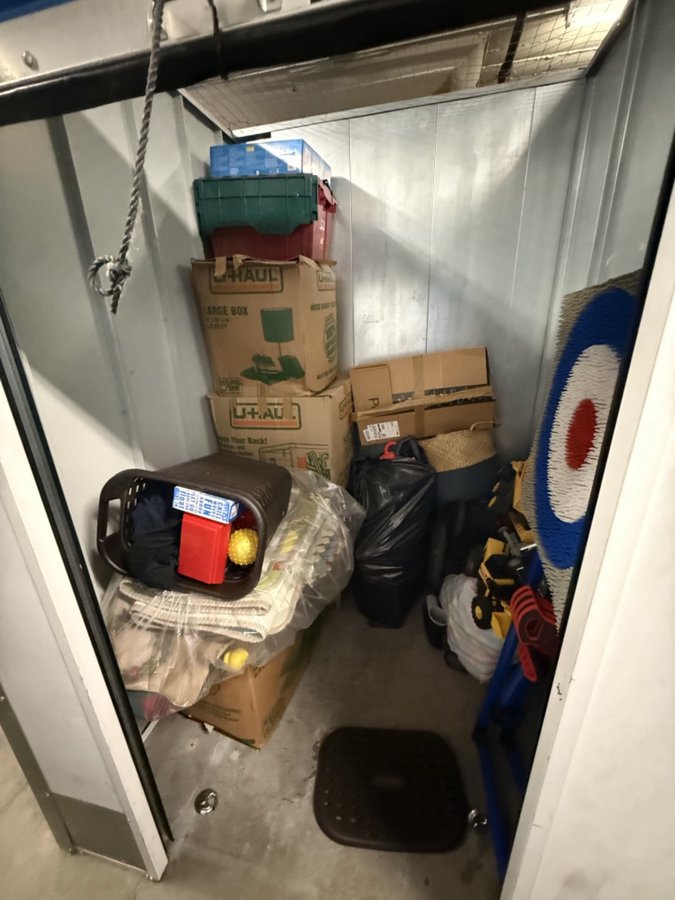 5 x 5 storage unit in Los Angeles, CA