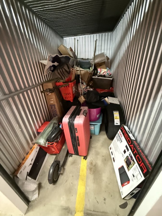 5 x 10 storage unit in Los Angeles, CA
