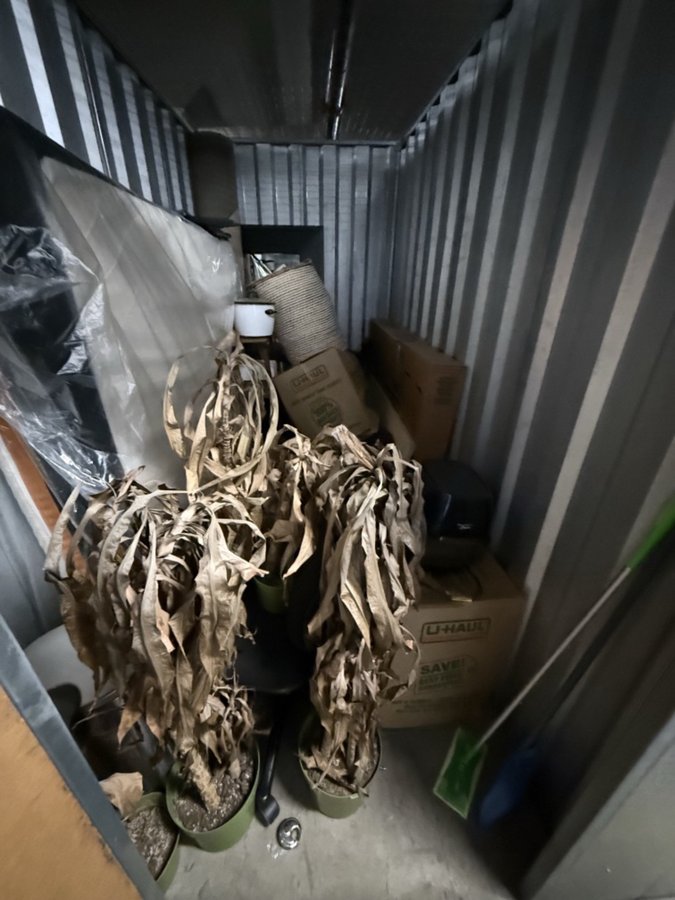 5 x 10 storage unit in Los Angeles, CA