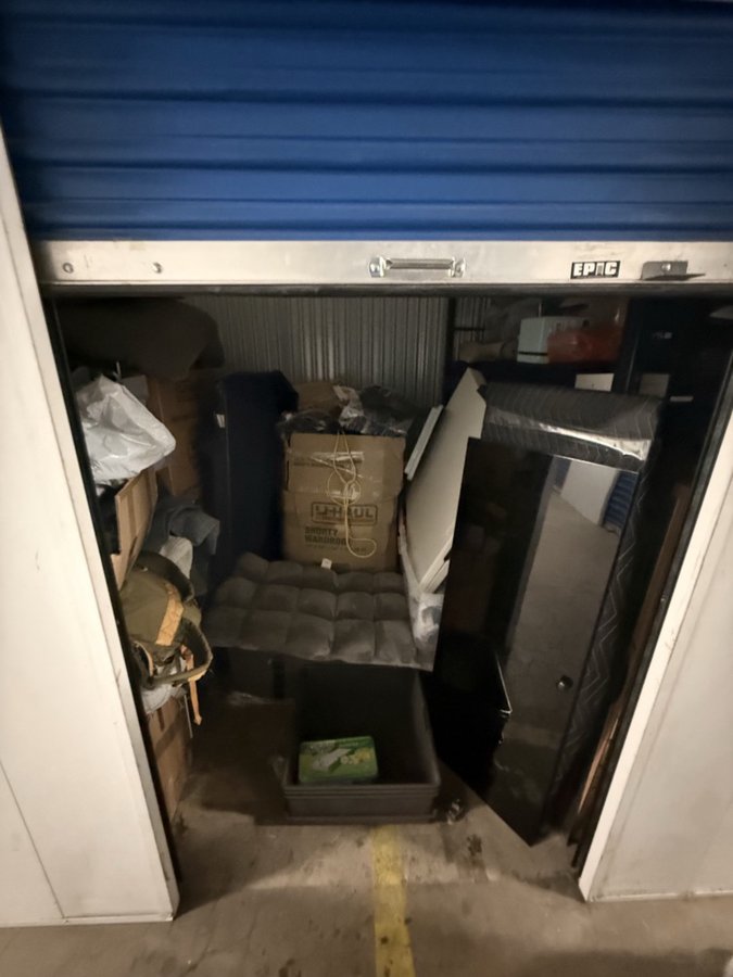 8 x 10 storage unit in Los Angeles, CA