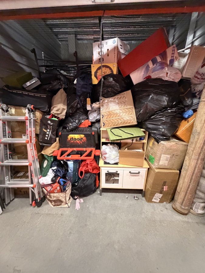 10 x 10 storage unit in Azusa, CA