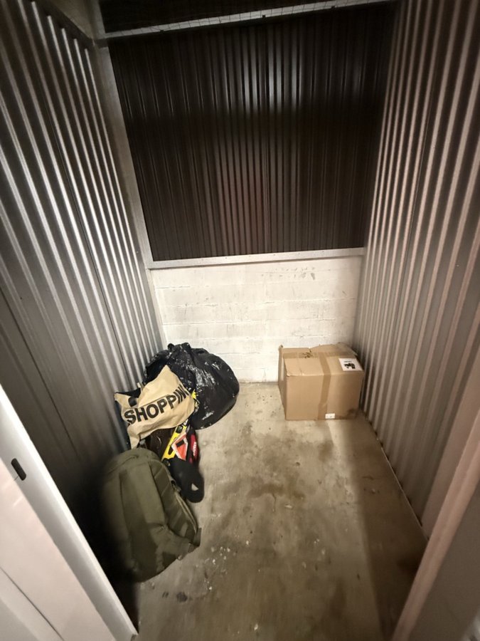 5 x 5 storage unit in Los Angeles, CA