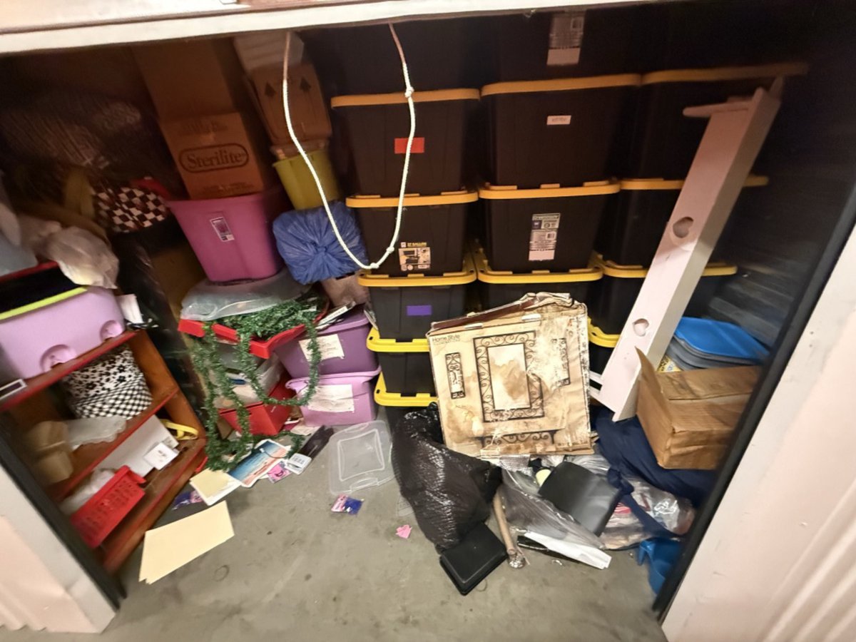 7 x 10 storage unit in Azusa, CA
