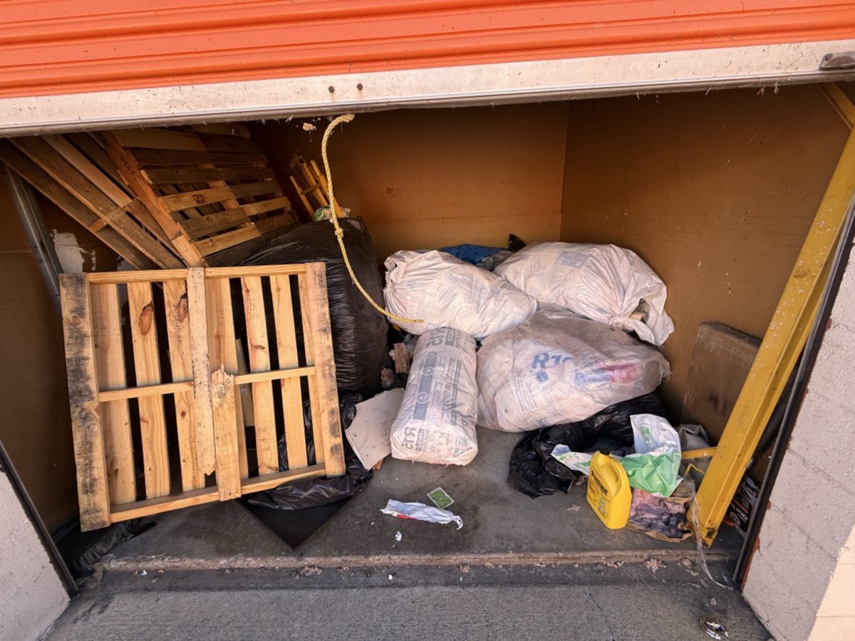 10 x 10 storage unit in Azusa, CA