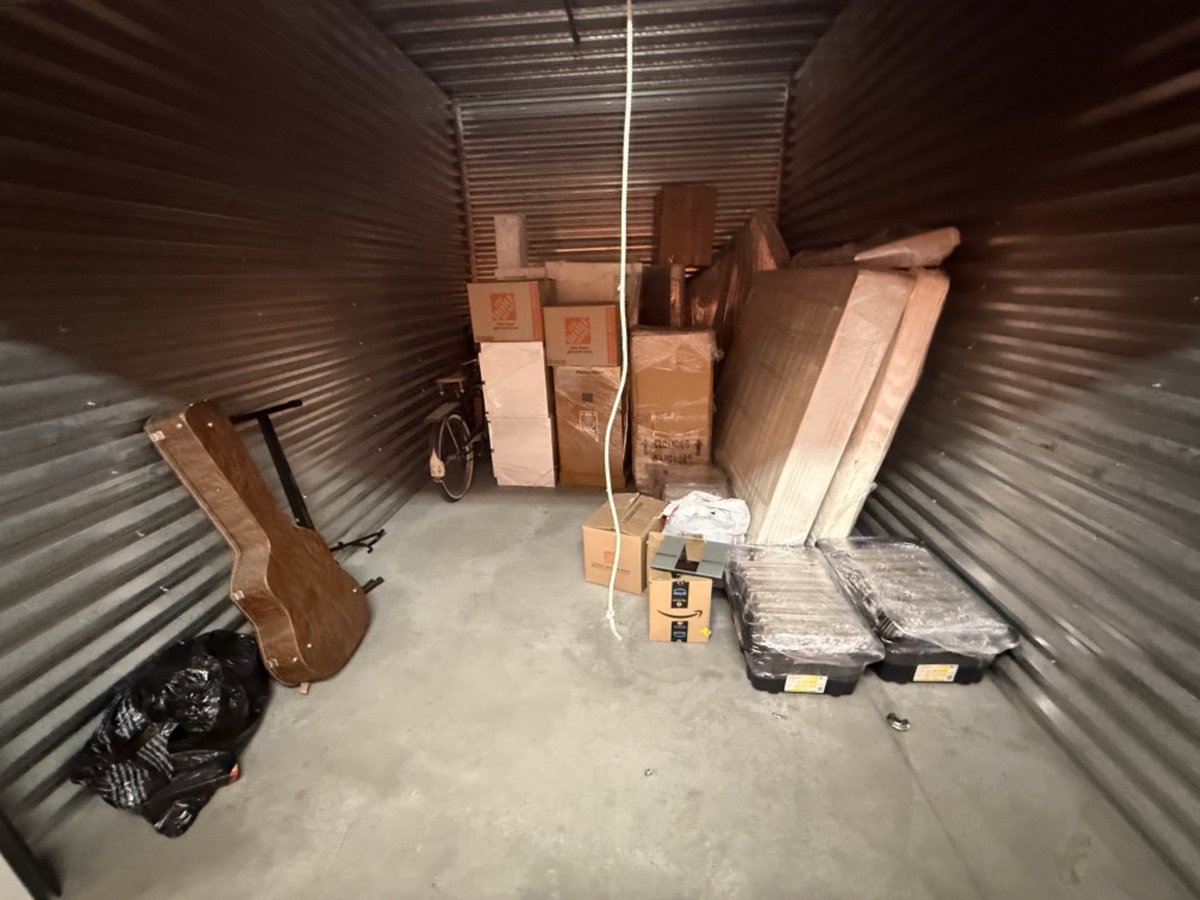 10 x 15 storage unit in Azusa, CA
