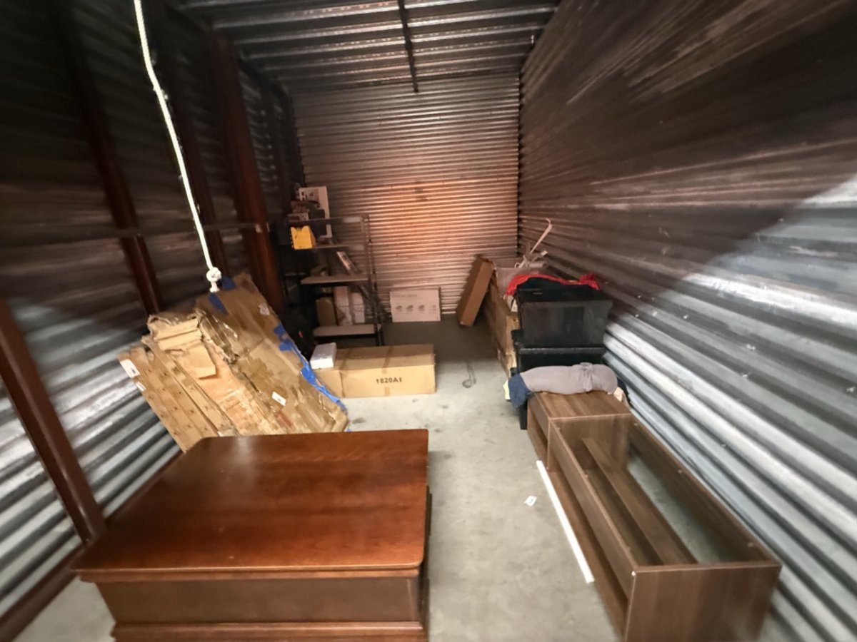 10 x 15 storage unit in Azusa, CA