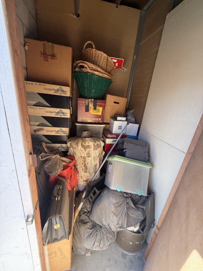 5 x 5 storage unit in Azusa, CA