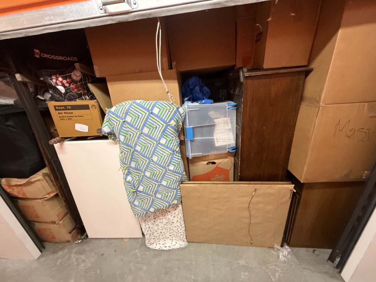 10 x 10 storage unit in Azusa, CA