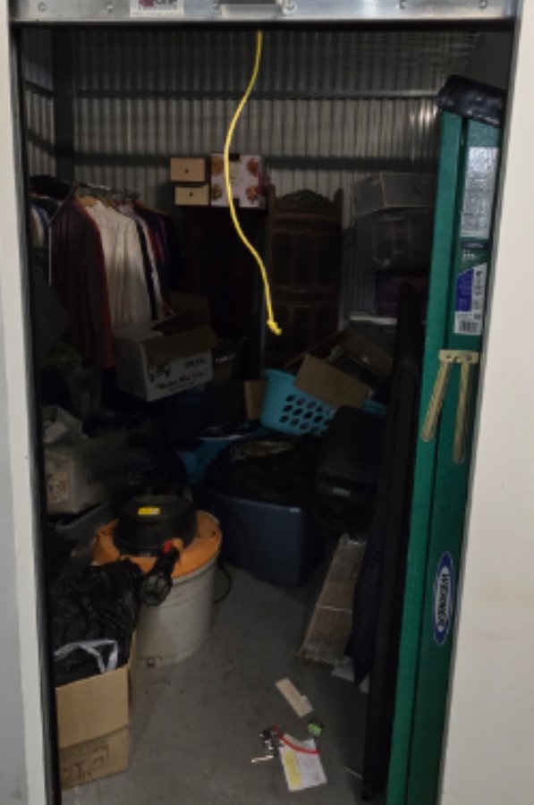 10 x 10 storage unit in Orlando, FL