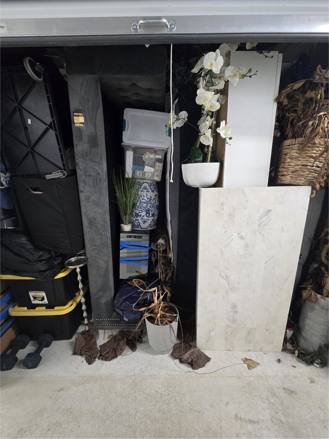 10 x 10 storage unit in Miami, FL