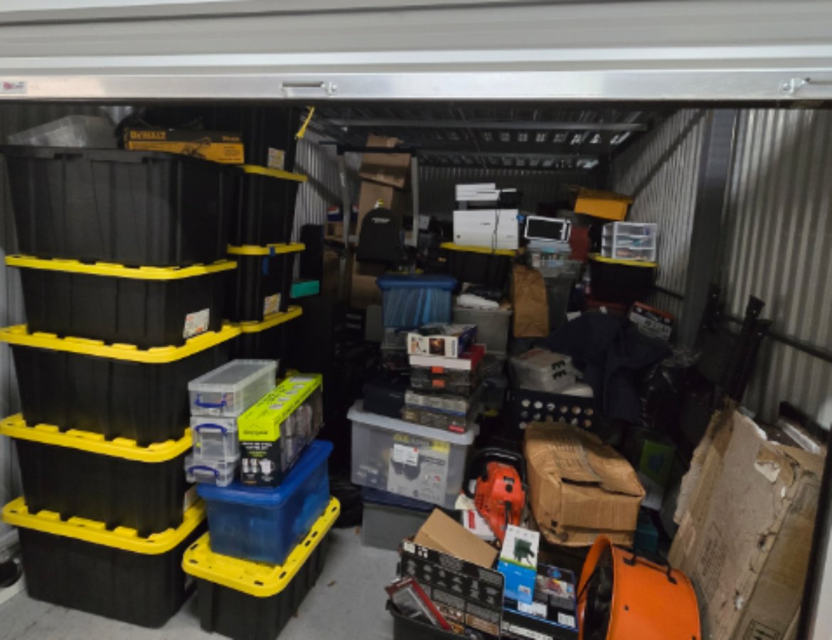 10 x 10 storage unit in Orlando, FL