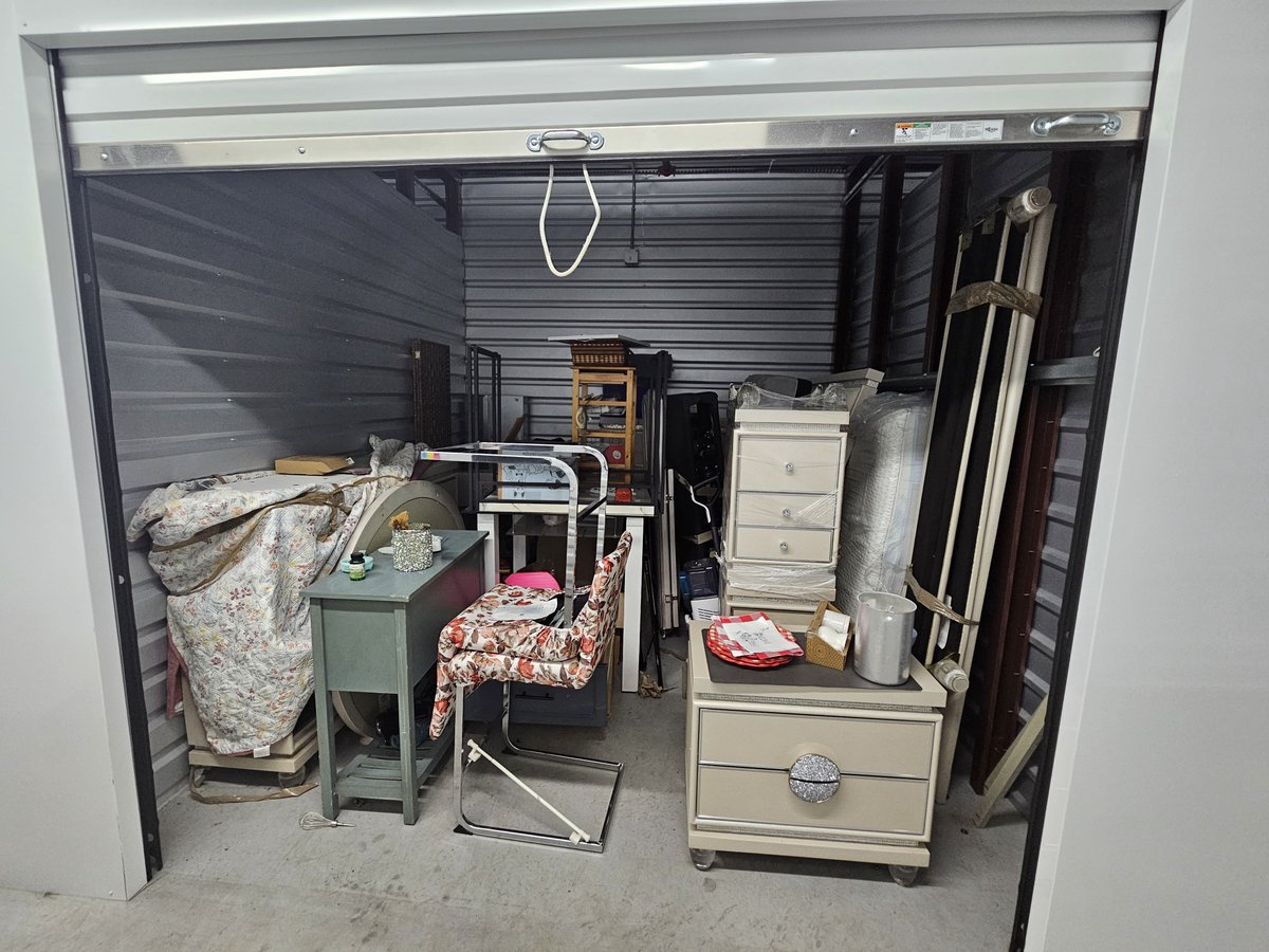 10 x 10 storage unit in Lakeland, FL