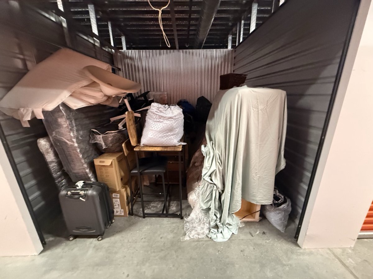 10 x 10 storage unit in Huntington Park, CA