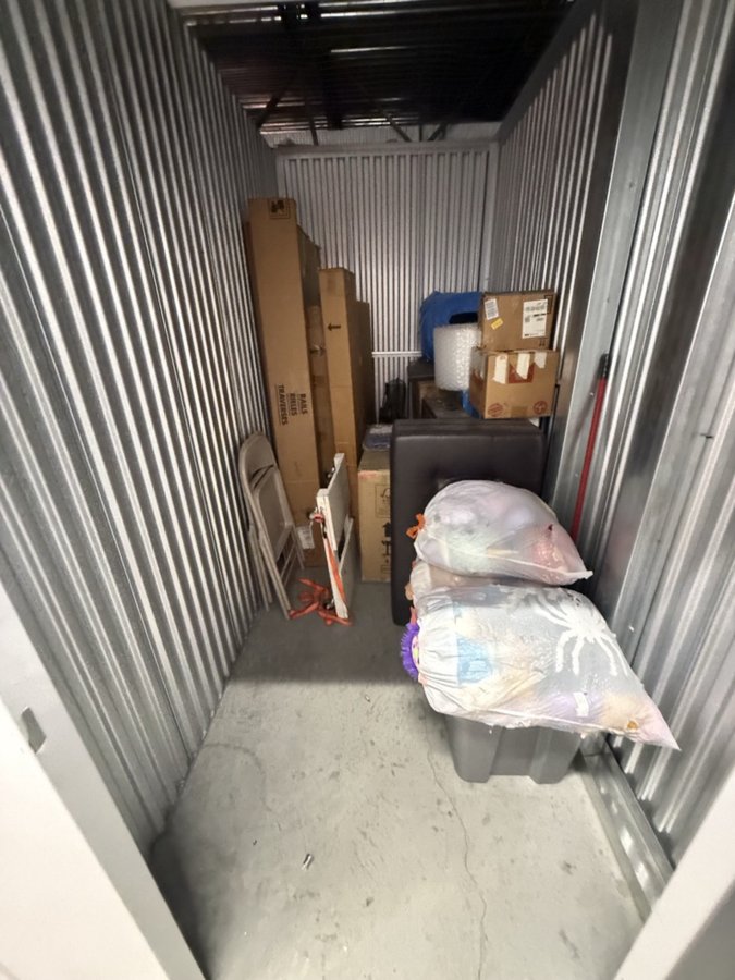 5 x 10 storage unit in Huntington Park, CA