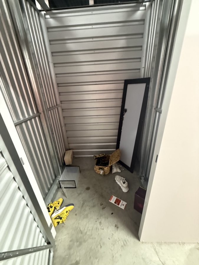 5 x 5 storage unit in Huntington Park, CA