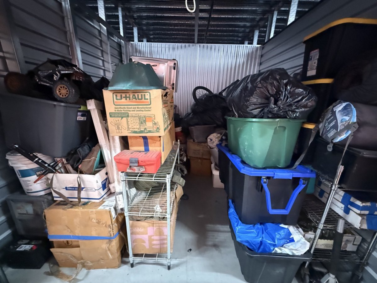 10 x 10 storage unit in Huntington Park, CA