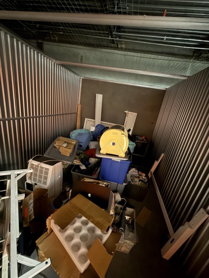 10 x 15 storage unit in Huntington Park, CA