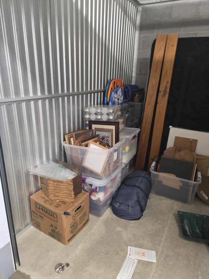 7 x 10 storage unit in Pasadena, MD