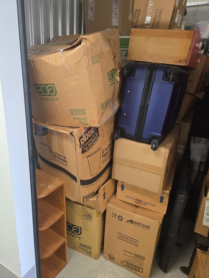7 x 10 storage unit in Pasadena, MD