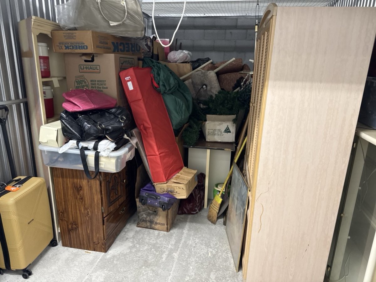 10 x 15 storage unit in Pasadena, MD